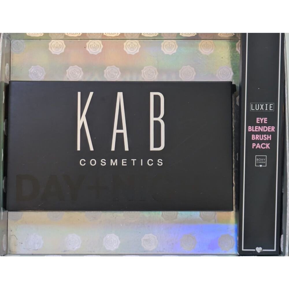 Bundle of 1 Kab Cosmetics Eyeshadow Palettes 1 Luxie Eye Blender Brush Trio Pack